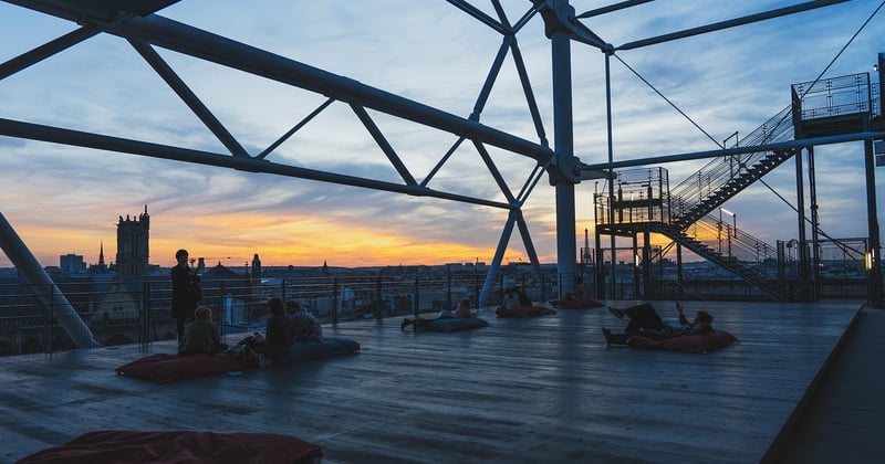 Pose complète : réaliser une terrasse en bois composite sans se tromper